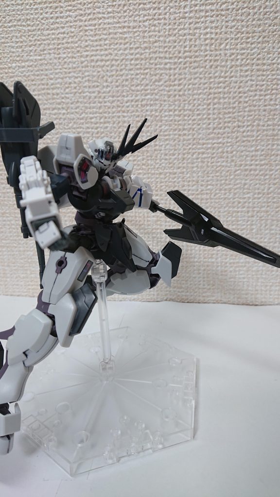 他の機体とは違って飛行能力は低いが、その代わりに地上戦ではかなりの素早く動くことができる。