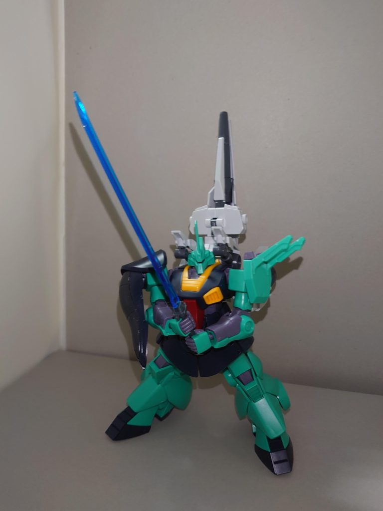 ビームサーベル。イヴ「30MMのエネルギー武装セットからです」