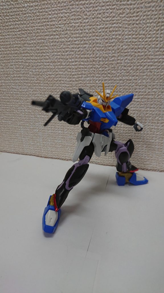 基本武装のビーム・ライフルは主に空中戦時に使用することが多いが、多くの敵を殲滅する際は地上戦でも使用する。