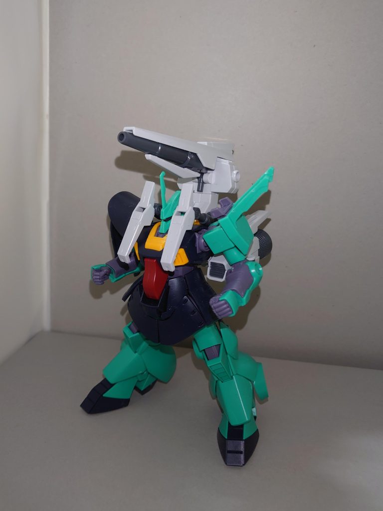 ハイメガキャノン。イヴ「アンテナに干渉することなく、水平射撃ができます」