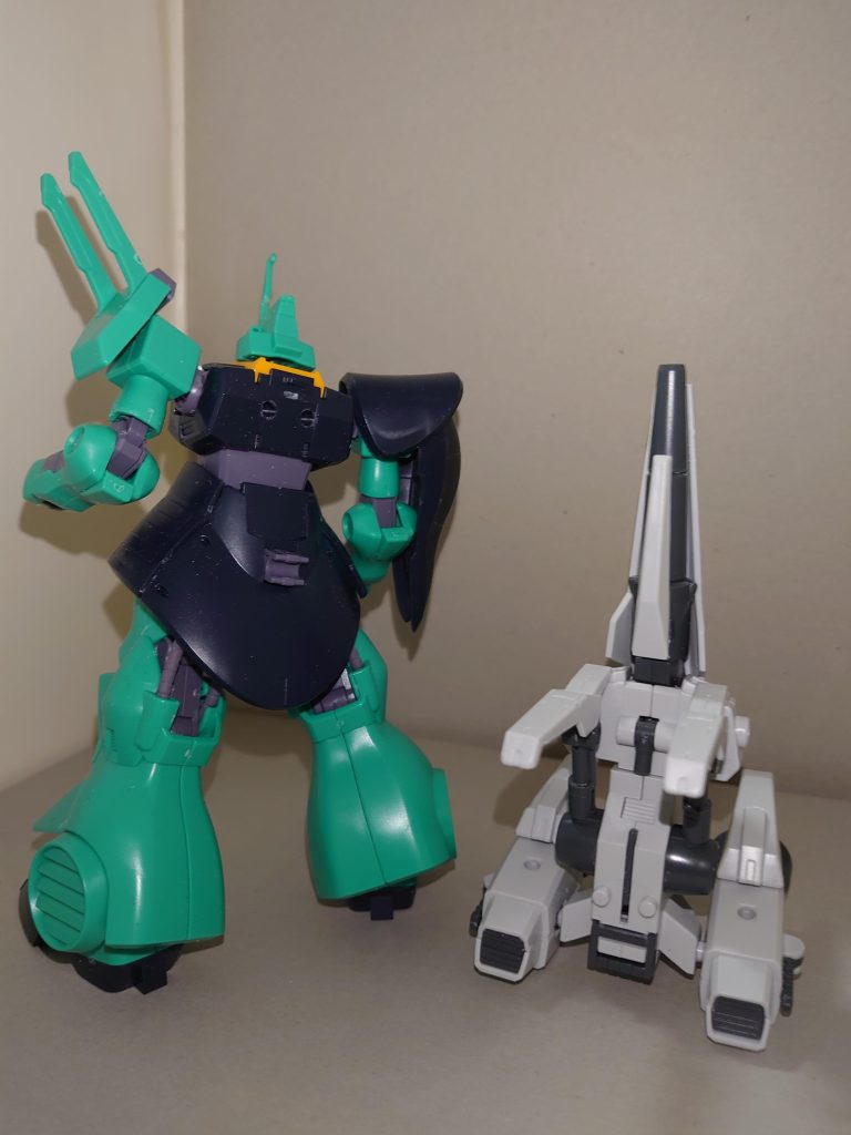 メガライドランチャーと、それをはずしたディジェの背部。