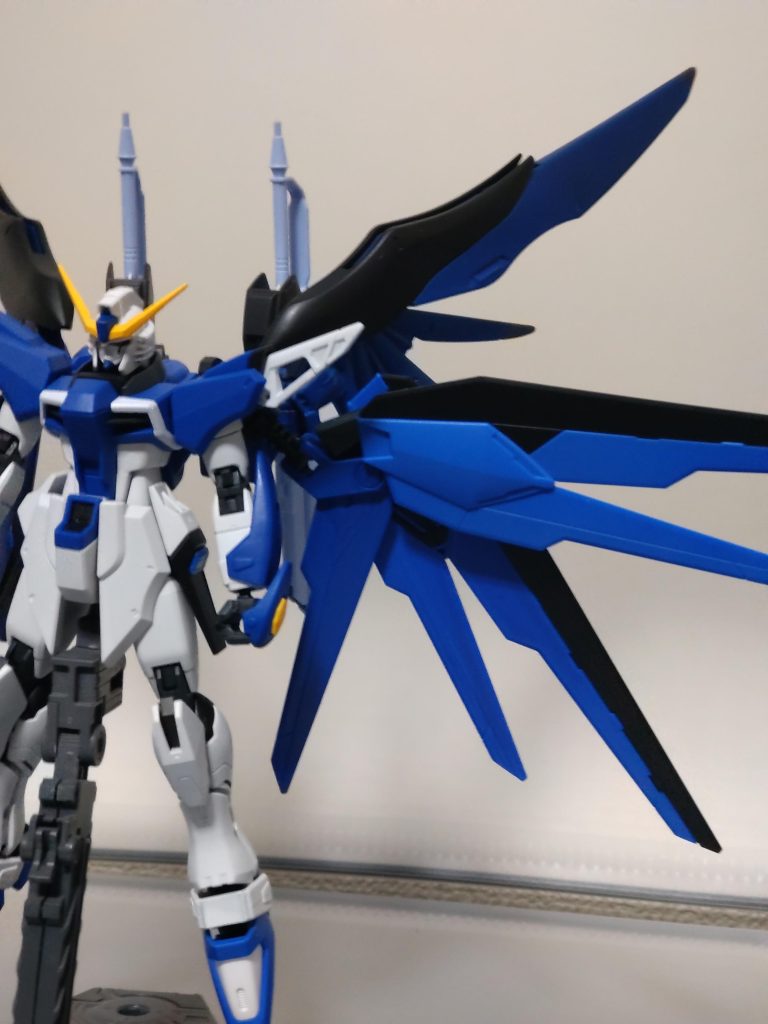 フリーダムとミキシングしてあるのでウイング展開させると画角に入らないぐらいにでかいです。左から取ったほうがなんとなしにいい写真だったので全部同じ方面からで面白みが少なくなっております。（ゴメンナサイ）