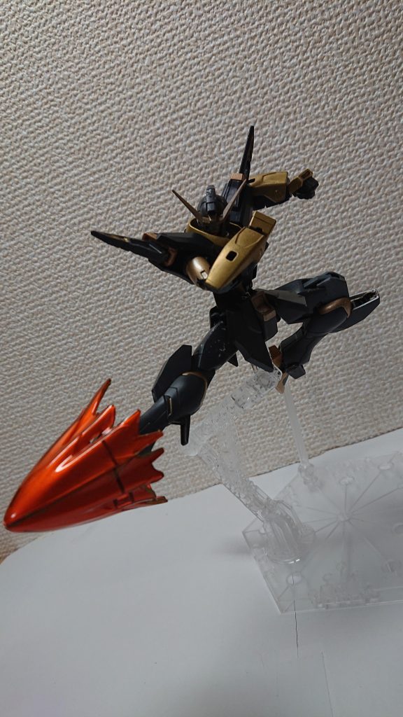 足に付いている噴射口は拳の噴射口から発生する熱より熱く一撃で他機体を粉砕する威力を誇る。