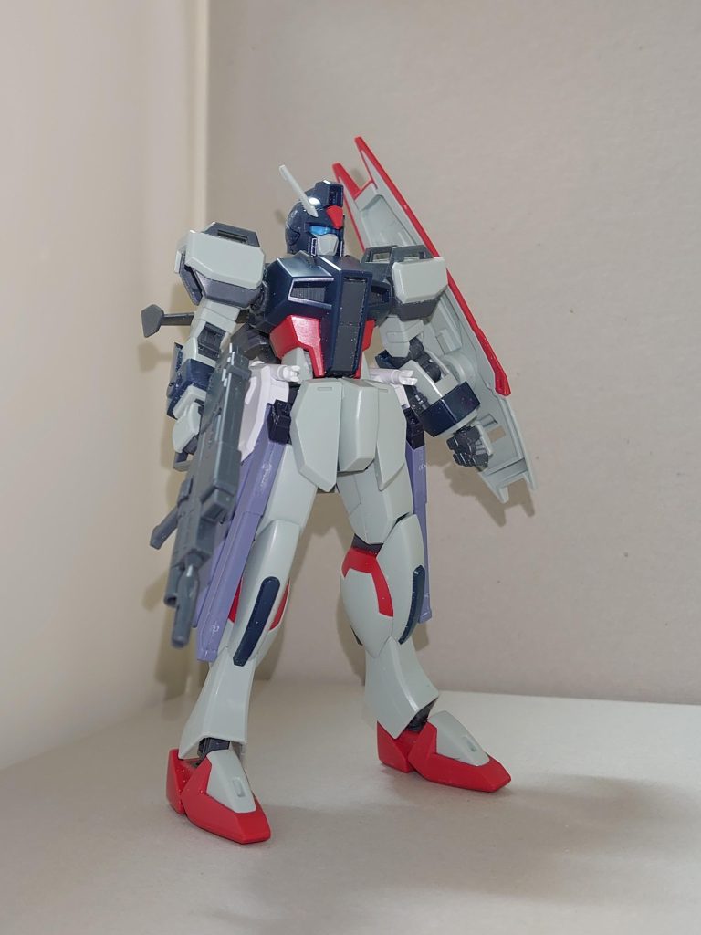 【概要】GAT-01R / 高機動型ストライクダガーPoppin'partyのベース担当・牛込りみが制作したガンプラ。SEED本編において、敵機体とはいえヤラレ役に徹していたストライクダガーを強化するため、初期型ジェットストライカーとレールガンを追加している。