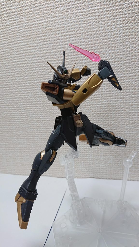 ヴェルヴェーランス唯一のビーム武装のファトゥムビーム・ブーメランは名前の通り投げるとブーメランのように回転し敵機を切断できる。