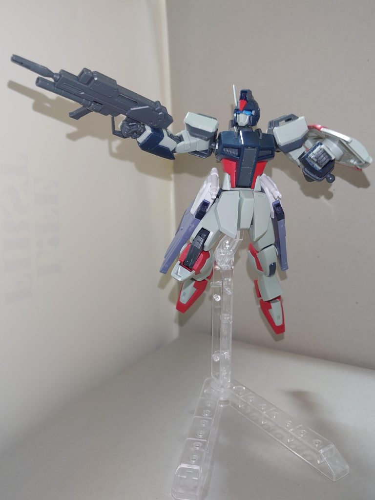 GAT-01R 高機動型ストライクダガーは、地球連合軍初の量産型MS・GAT-01 ストライクダガーの欠点「ストライカーウェポンシステムに対応していない」「火力不足」を補うべく、第三勢力のZGMF-X10Aフリーダムとの戦いにより得られたデータをもとに改良されたMSである。