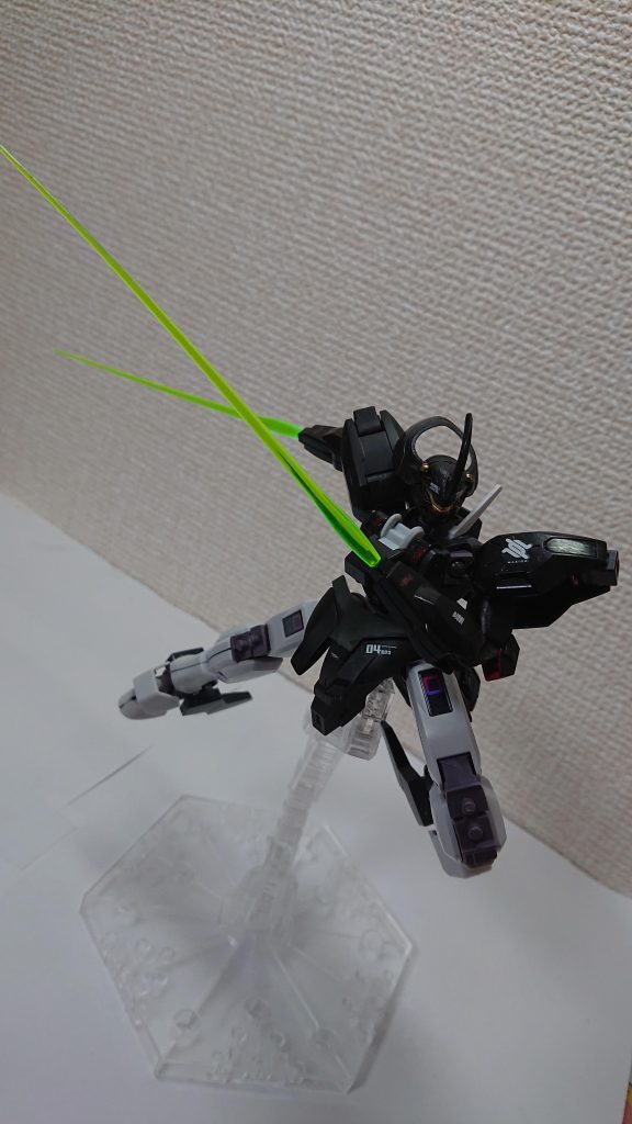 ビーム・パルマキオサーベルはビーム・サーベルと遠距離射撃武装のパルマキオフィーナが両方使われる併用装備である。