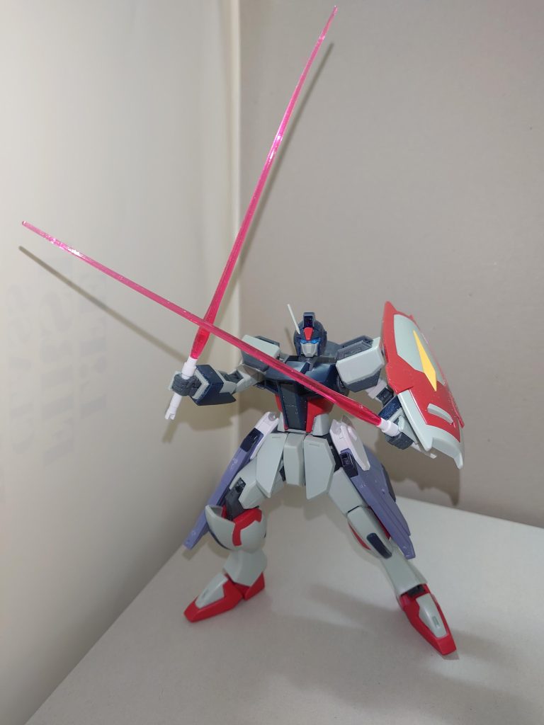 頭部のイーゲルシュテルンは片側のみだが、ビームサーベルは2丁に増やされ、さらに腰部にはZGMF-X10Aのクスィフィアスを模した、88mmレールガン「エクツァーン・ツヴァイ」を装備する。背部は、当時開発段階にあったジェットストライカーの初期型を通常装備としているが、のちのGAT-04 ウィンダムのそれと比べて小型であるせいか、大気圏内飛行能力はさすがにGAT-04には及ばない。このほか、ユニウス戦役に参戦した本機体の中には、速射式スマートガンや、ウィンダム用ジェットストライカーを装備した機体もあったようだ。〜花咲川女子学園高等部の生徒会報より〜