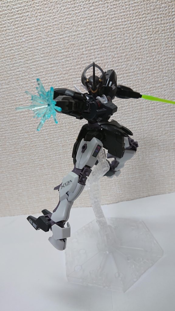 パルマキオフィーナ使用時はビーム・サーベルは使用出来ず、ビームが射出される。