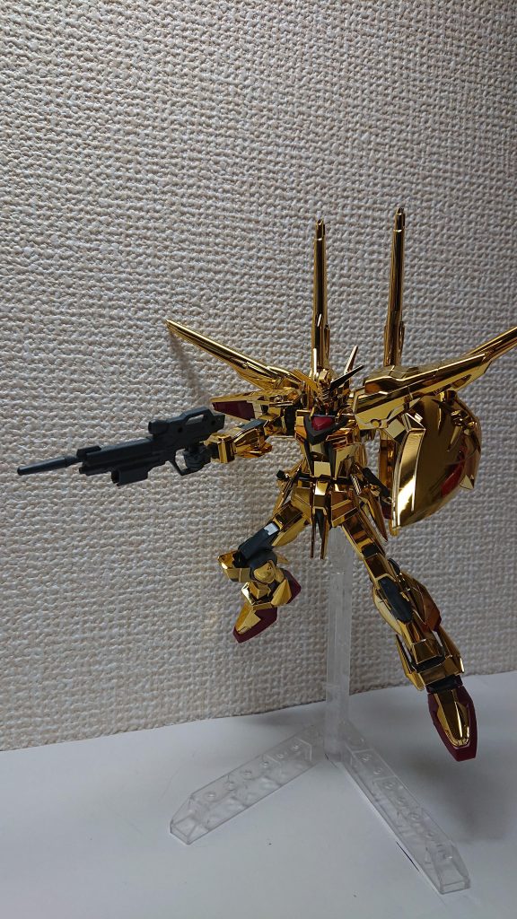 90°とは言ったもののかっこいいポージングができます!ただ手袋しないと指紋とかが残るので要注意ですね。