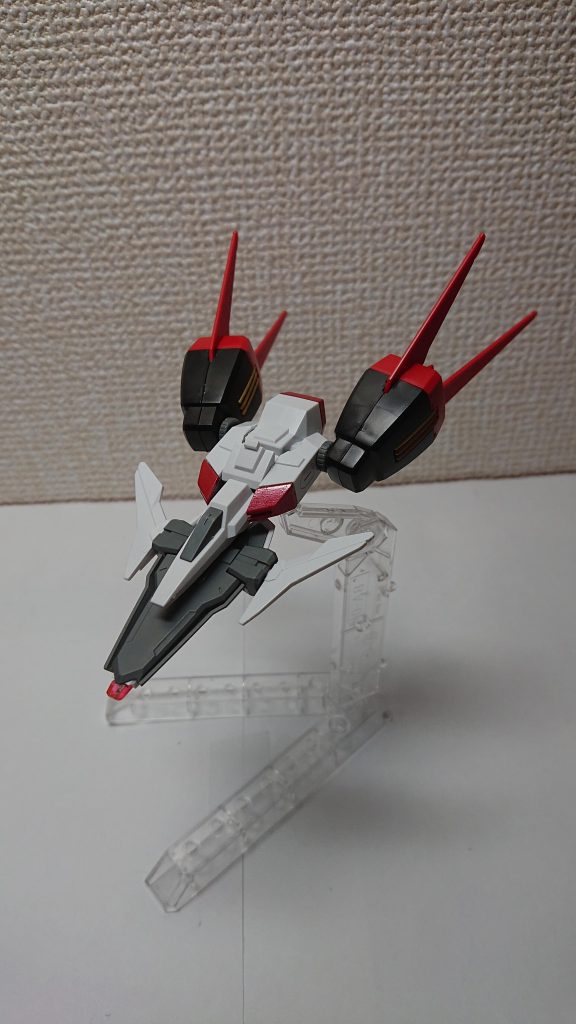 バックパックは機体から離れ、自立することが可能になっているが、ビームなどの反撃はできない。