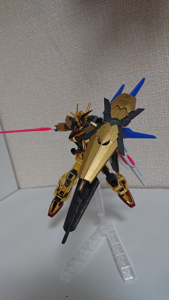 ビーム・サーベルも60mmレーザーライフルと同じく、ハヤブサアカツキとは変わらないが、ラックの方向が変更されている。