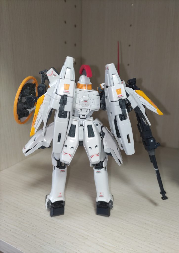 組立当時はシャインシルバーとか発売してなかったのか、気が向かなかったのかバーニアは塗ってません😣次はウイングＥＷの予定ですー。エピオン完成させれば、一般発売のRGは終わりますー😁いつもご覧いただきありがとーございます😀 