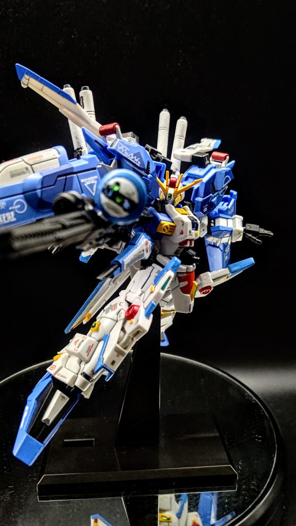 Ex-Sの時点でカッコいいので、どの角度で見てもカッコいいです。レドームや各センサーっぽいところには緑や青のラピーテープを使用しています。レドームは塗装とかテープとか大変だったんですが、頑張ったかいがありました。