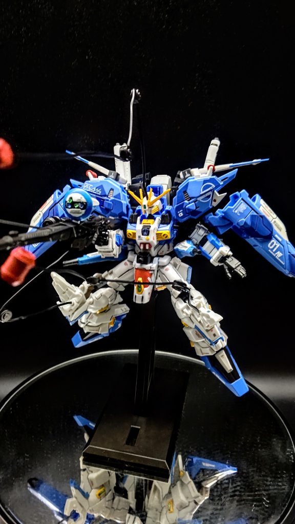 パーツ差し替えでインコム射出やSガンダムにすることも可能です。リード線をまっすぐに張る方法ってなにかないものか...ググってみるか笑塗料は白:アルティメットホワイト(灰少し混ぜた方がいいと思います)青:ライトブルー+コバルトブルー黄:キアライエロー+コーラルオレンジ赤:フレイムレッド+ディープレッドフレーム色:ガンメタル  です。何にも考えずアルティメットホワイトで背部ビームカノン塗ってしまい真っ白です笑少し灰色混ぜるかグランプリホワイト等使いましょう。ABSへの塗装なので心配な方はマルチプライマーを吹いてください。私は吹かずに筆塗りしましたが念のためスミ入れはコピックマーカー、トップコートは水性トップコート半光沢です