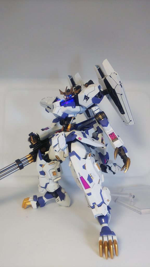 ガンダムバルバトス アスティカシア(またの名をバルバトスP35ミキシング素材ルプスレクス   頭、腕、腹ルブリスウル   胸、肩、腰、足ルブリスソーン  尻尾エアリアル    尻尾ハインドリー   足カラー ミカエリス説明書参照 Mr.カラーゴールド、シルバー