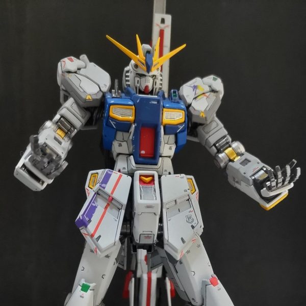 RX-93ff v GUNDAM