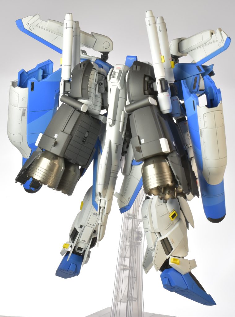 大きく見た目が変わるような改修はしていませんが、バックパックのバーニアとビームカノンは3Dプリンターで新造しています。