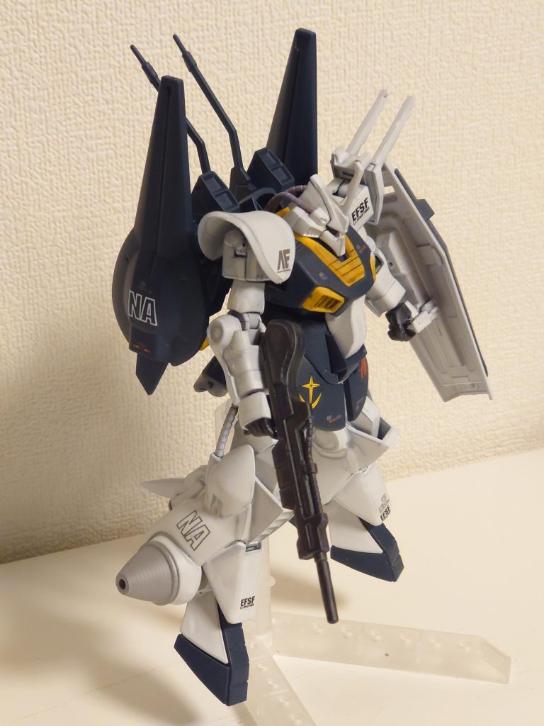 リアバインダーはリック・ディアスの物を少し延長し操作性をマイルドに。