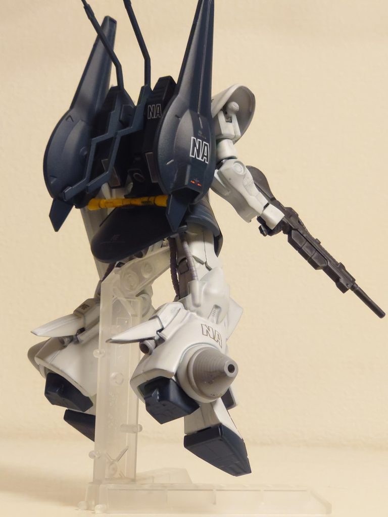 ふくらはぎのスラスターも一般兵が操作しやすい様に小型な物をチョイス。