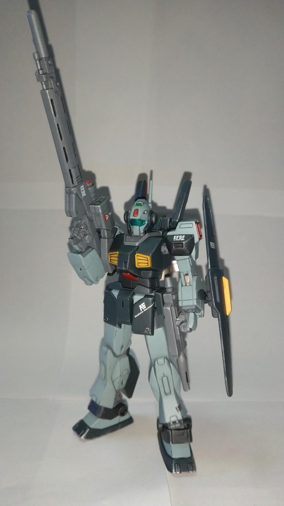 ロングレンジライフル装備です。デミ·バ－ディングライフルとザクの対鑑ライフルと砲身はギャプラン？です。