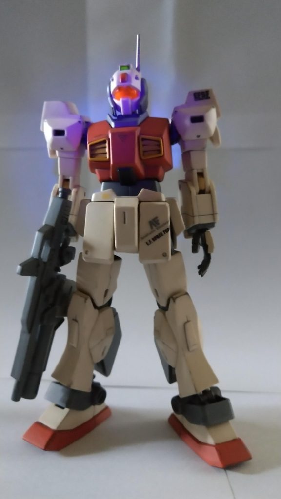 蛍光塗料ゴーグルの内側に塗ったんだけどマダラになっちまいました😢