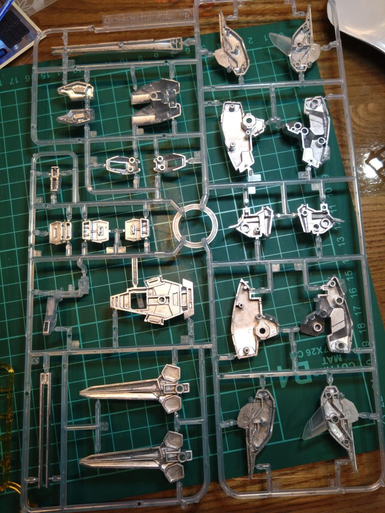 パーツを切り離す前にランナーごと塗装してます。