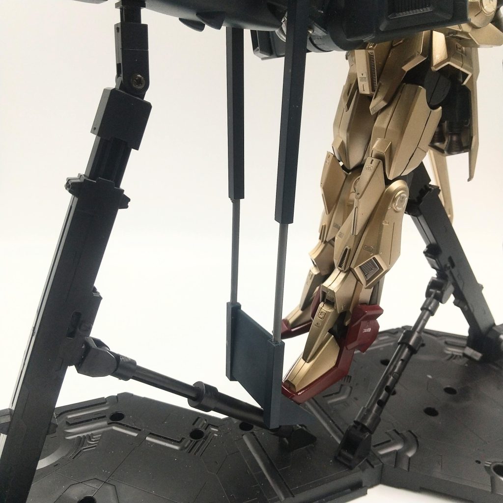 足を置く所をプラ棒プラ板で制作追加。