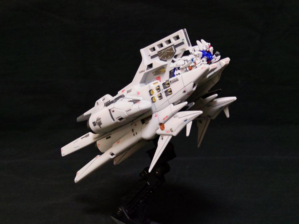 ウェポンコンテナ等装備なし状態、見えないところも頑張って塗ってます。デンドロビウムは、基本白一色なのでちょこちょこ色を差してみました。