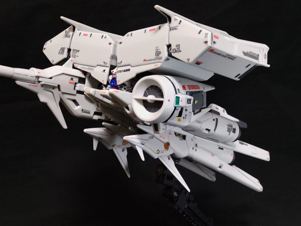 よくある角度、デンドロビウムといえばこの角度😄。このサイズ、デカールのチョイスと配置が難しいです😓、大きいデカールはサイズ感が無くなるし、貼り過ぎてる？色は赤にする？黒にするか？と色々悩みながら作業してました、最後の方は、「もうこれで良いかぁ～」と諦めました😭、作成作業の半分ぐらいがデカール貼りだった様な気がします。