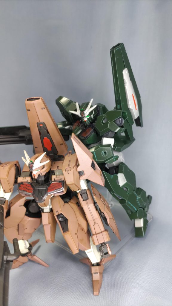 ルブリスソーンと組み合わせて。手法は違うけど、エッジ部分の加工が近しいのでそこまで違和感はないかも。