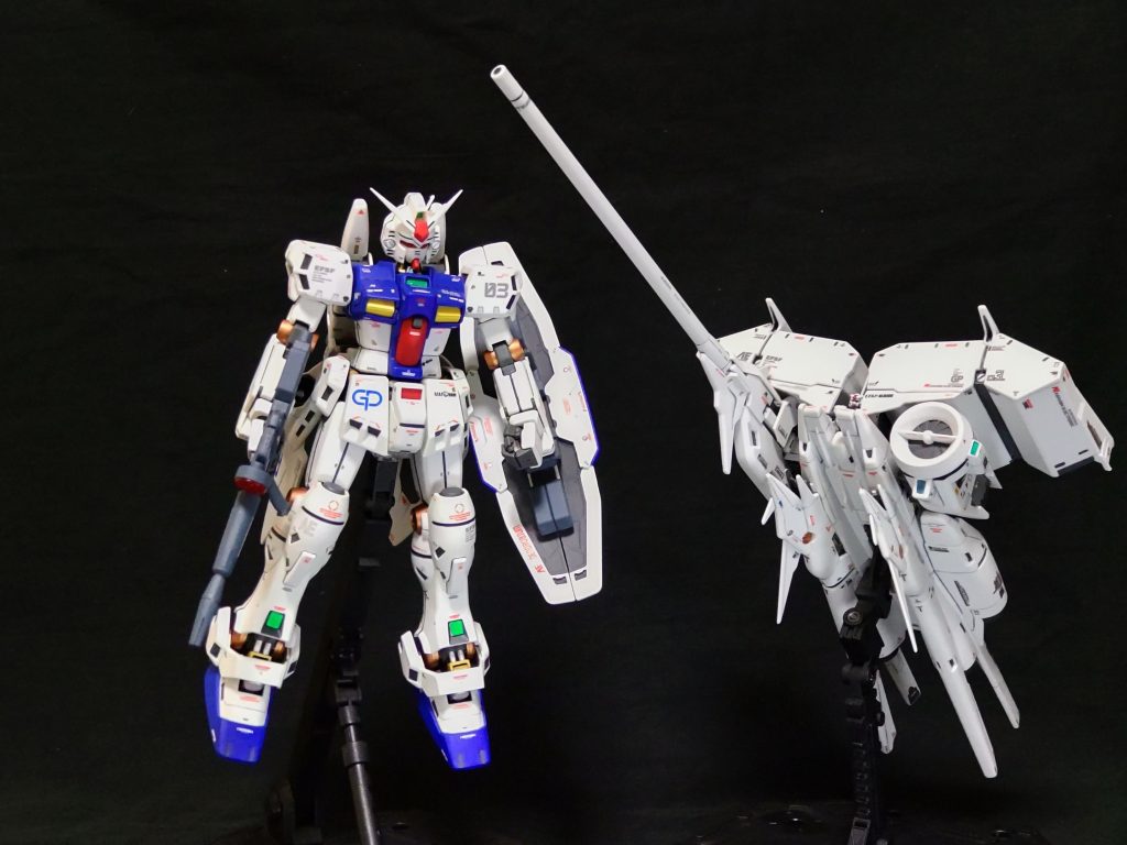 MG GP03Sステイメンと撮影、サイズ感は、こんな感じです😄。これなら飾れる、支柱を立てておけば更に小スペース😁。