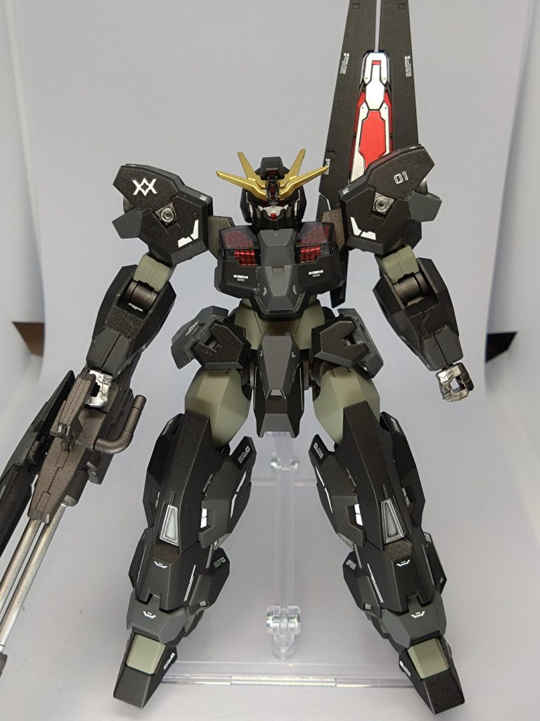 ネタはさておきルブリスウルからご紹介。カラーは黒メインにブラックグレーとシーグレー、焼鉄色を使ってます。ゴツい。力の1号です。