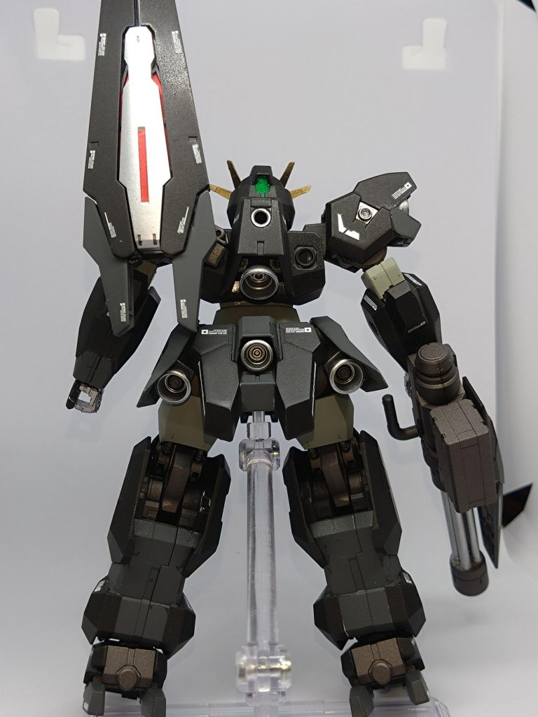 バックショット。足太くね?って女性(中の人)に言ってはいけないが、太い。