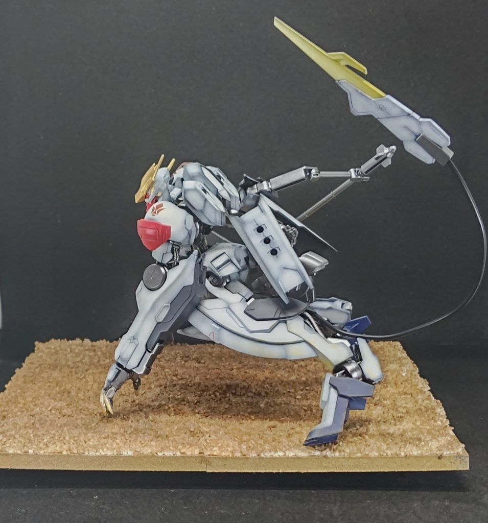 あとは、二次突破の方々の作品みてわかったのは、作品みてストーリーとか見えて来ないのよね。これから突っ込む野であれば、もう少し足の地面を窪ませたりとか、攻撃受けて弾かれたのならその跡をつけるとか、ね。あとは単純に作り込みが甘いのよね。せめて、足の肉抜きは埋めるべきだった。この辺の反省は来年挑戦するときに改善しましょう