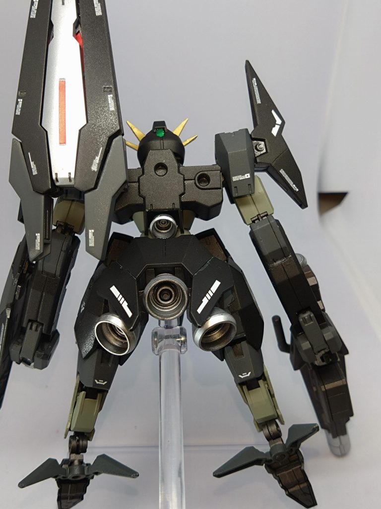 手は長く脚は短く、妖怪か君は。