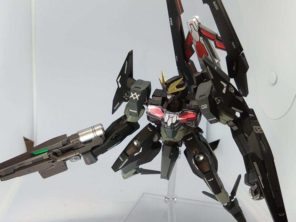 コイツもポーズが難しいですね…