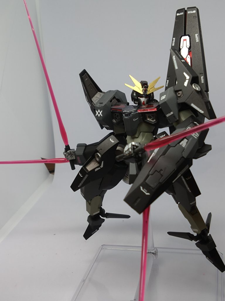 このポーズ取らせたら忍者か侍のように。卍の型。