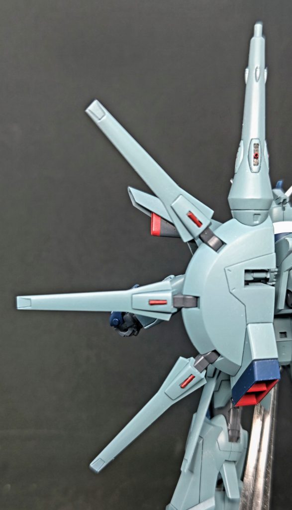 ドラグーン。バックパックとの接続は元々デスティニーで使われていたパーツを使用。ドラグーン自体の加工は砲塔を1ミリプラ棒で作り直し、塗装ハゲ防止の為にグレーの接続部を削って磁石を埋め込んだくらいです。