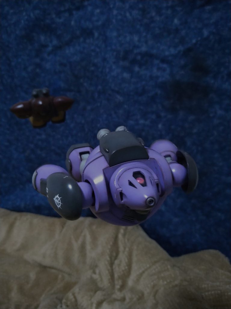 ━━MSM-03ゴック MSM-07ズゴックの性能が ジオン公国軍上層部の想定を超えるものであったため..……今回は作品をミシン糸で吊るしての撮影でございます…🤣…おぉ〜水中航行モードだぁ〜っっ!!😆😆😆.