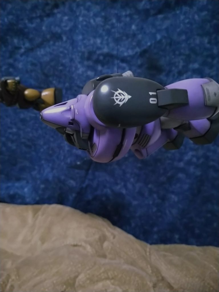 開発を進めていた他の水陸両用MSの試作プランは凍結あるいは中断され ..…50代オッサンがベッドの上でガンプラを糸でぶら下げて大盛りあがりではしゃいでおります…🤣.