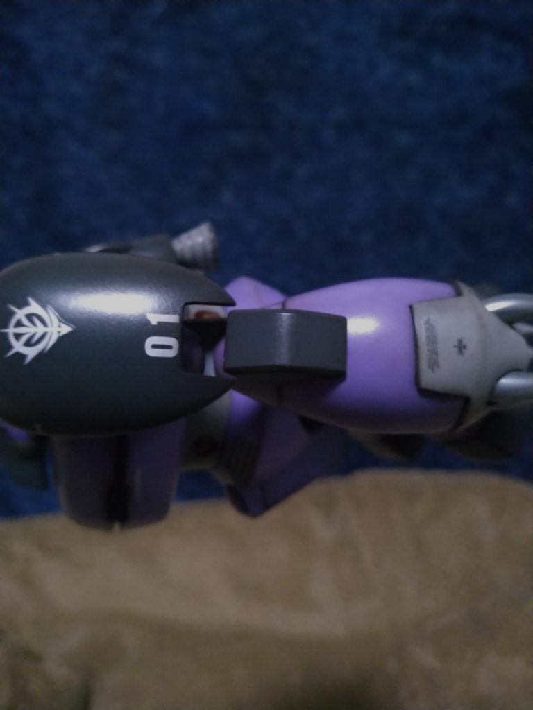 MSM−06ジュリックも開発が中断していたが基本設計の完成から5ヶ月後に試作機製作が承認され..…我が子よ…この父親の背中を見て何思う…🙁.