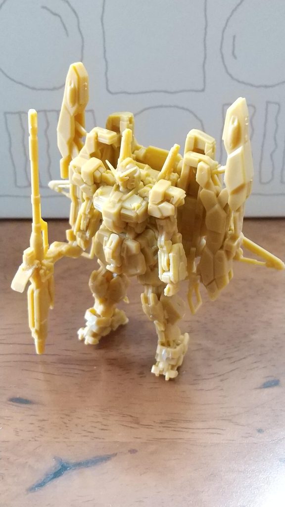 スーパーガンダムは94パーツあって、なかなか組み立てがしんどかったです。Ζよりかなり分割が細かく、進化を感じます。