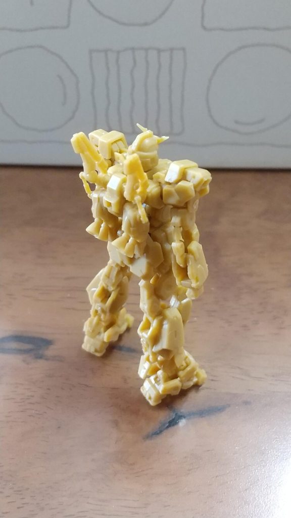 ガンダムMk-Ⅱ背面。バックパックにシリンダー状のパーツが付いていますが、これがかなり小さく取り付けるだけで一苦労でした。ご覧いただきありがとうございます。