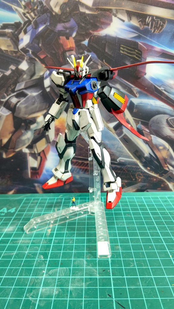 本体は左手は吹っ飛んでいるので、プラ板とプラパイプでストライカーパックの羽はヒートガンで歪めたり、切り取ったりあとは、イージスの自爆後なので煤汚れを