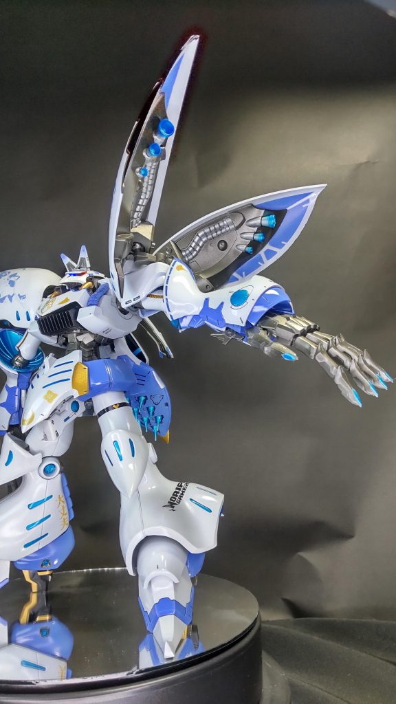 バインダーの裏も塗り分けをし、バーニアを付けています