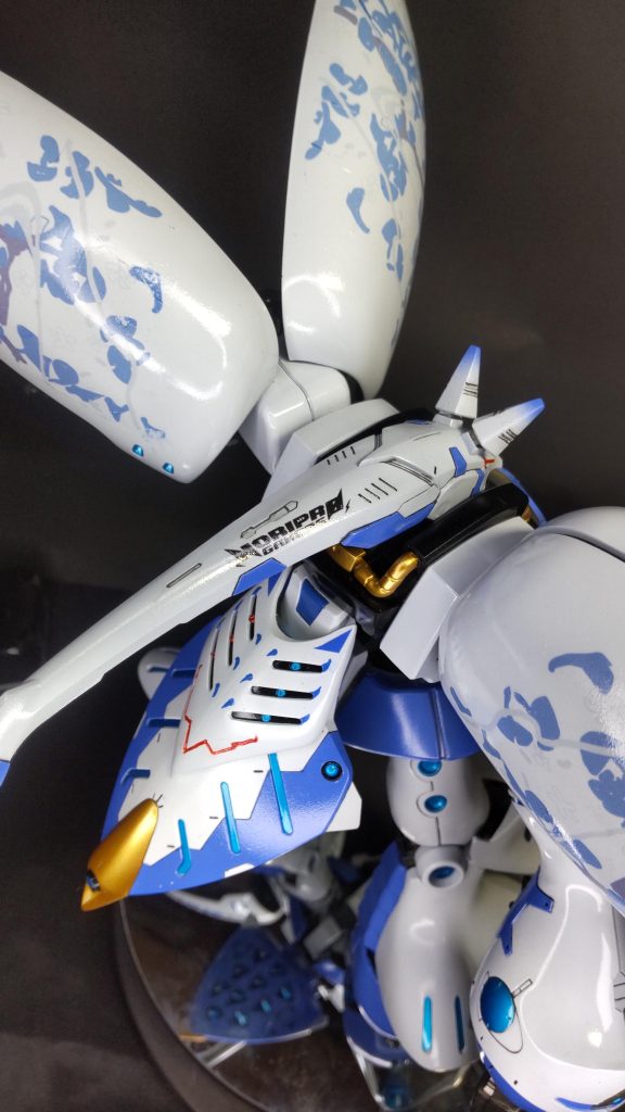 稲荷さんの頭についてるお面を余剰パーツで子狐ファンネルとして作成し、後ろにネオジムで脱着できるようにしました