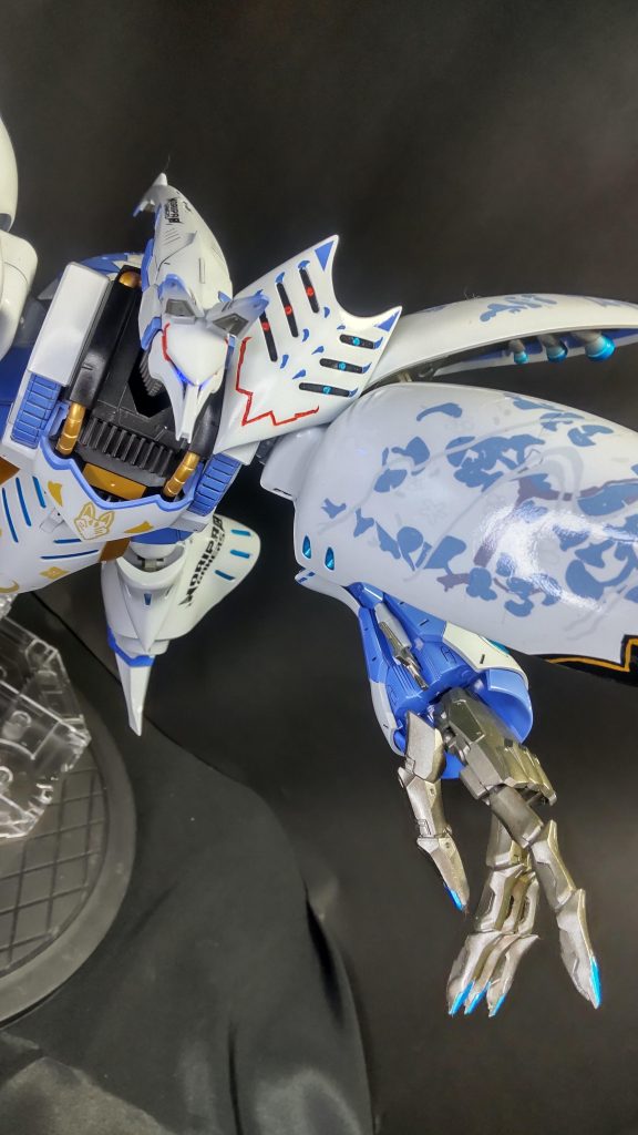 目の部分にはマグネットでON/OFFができるLEDを使っていますここまでご覧いただきありがとうございます！ 