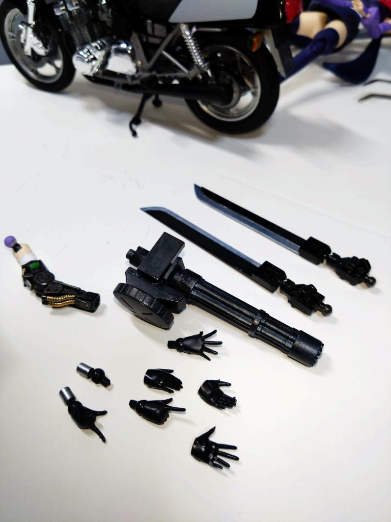 コレで伝わるかなぁ？30MSの手首パーツにプラパイプを接着。これでバルバトスの腕のフレームにはまります。30MSは手首から手を外せるので色々取り替え出来て便利です。