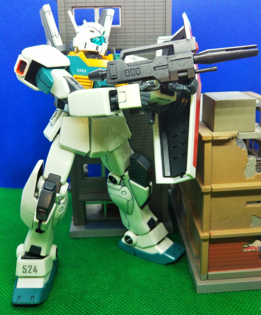 ビームライフルを構える。